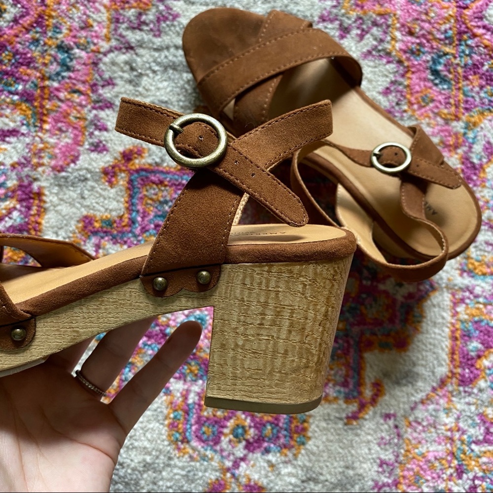 AMERICAN EAGLE • platform heels - Picture 6 of 7